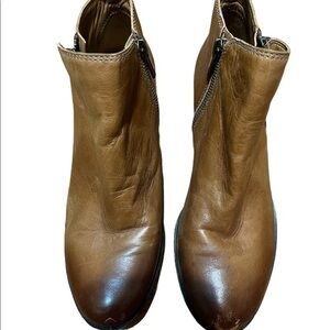 Lucky brand camel color boots Zips on both sides Size 7 1/2